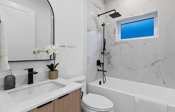 2 3538 W 14th Avenue Kitsilano