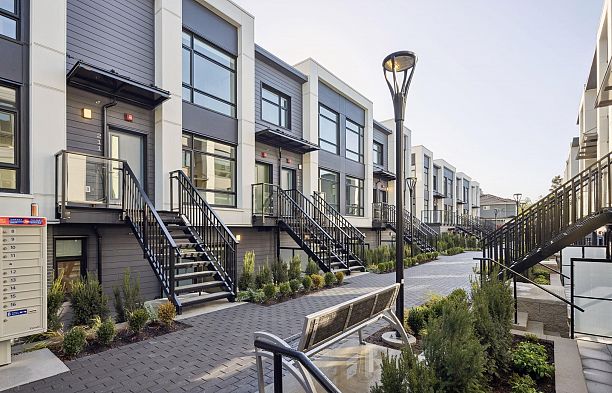 213 1008 W 47th Avenue South Granville
