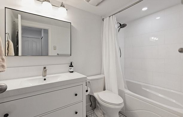 20 3437 W 4th Avenue Kitsilano