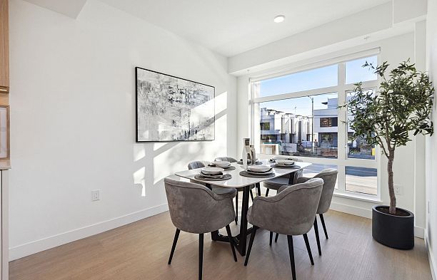 213 1008 W 47th Avenue South Granville
