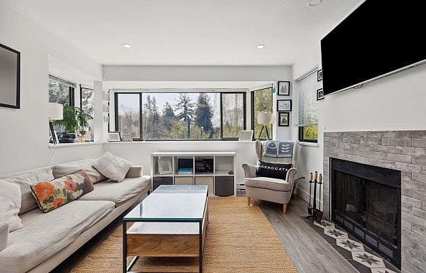 20 3437 W 4th Avenue Kitsilano