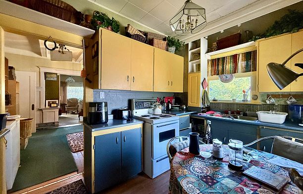211 E 38th Avenue Main