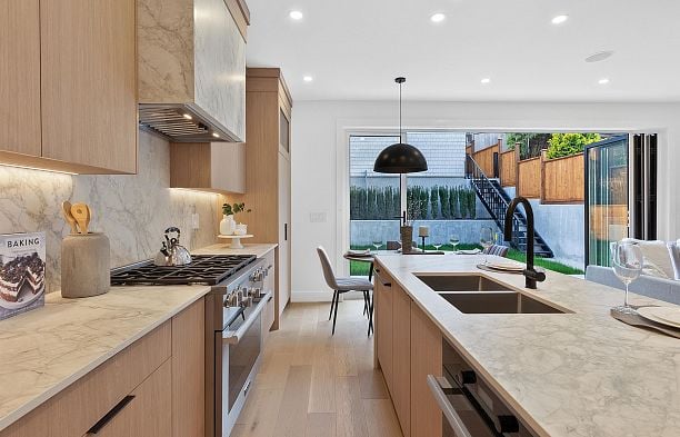 2 3538 W 14th Avenue Kitsilano