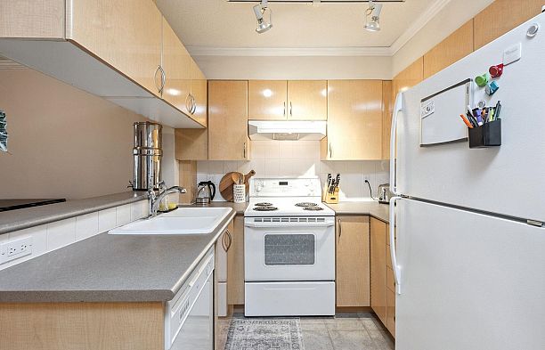 302 1503 W 66 Avenue S.W. Marine