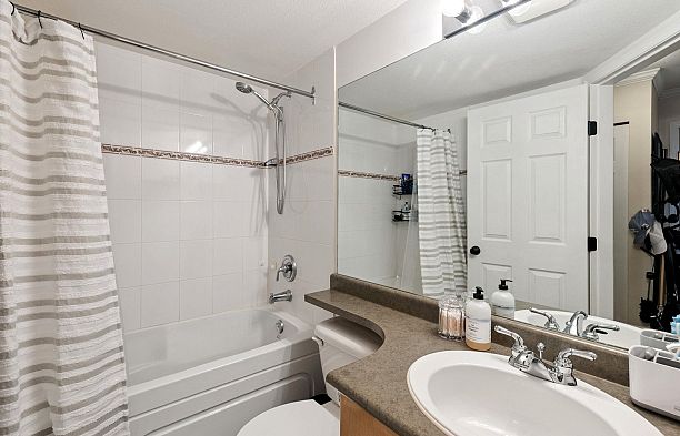 302 1503 W 66 Avenue S.W. Marine