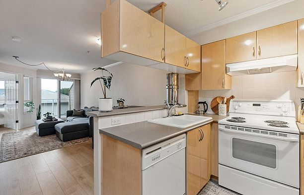 302 1503 W 66 Avenue S.W. Marine