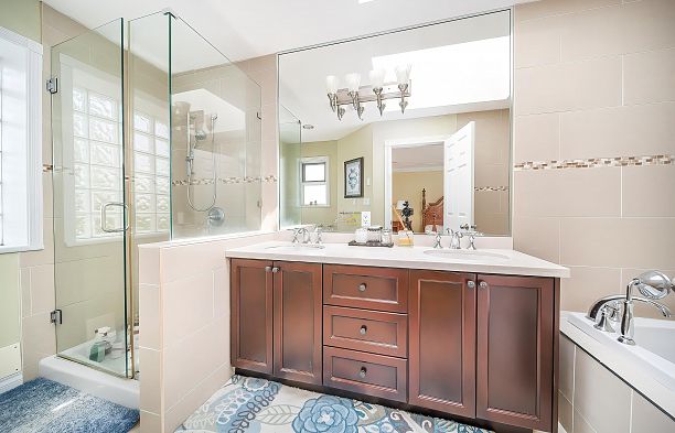 2407 W 18th Avenue Arbutus