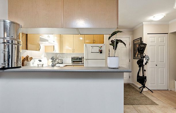 302 1503 W 66 Avenue S.W. Marine