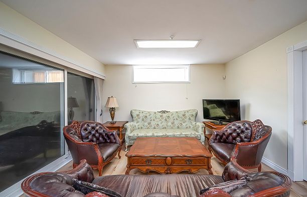 2407 W 18th Avenue Arbutus