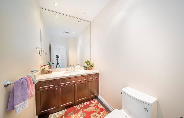 2407 W 18th Avenue Arbutus