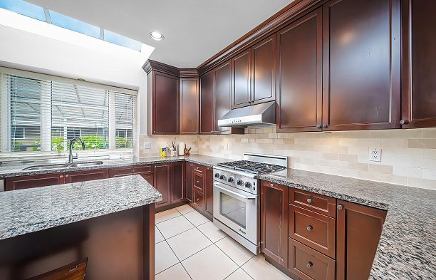2407 W 18th Avenue Arbutus