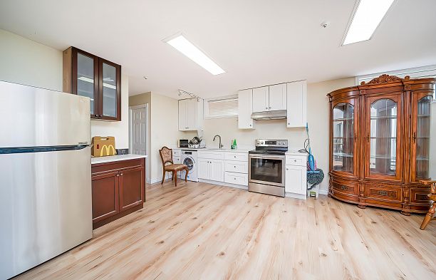 2407 W 18th Avenue Arbutus