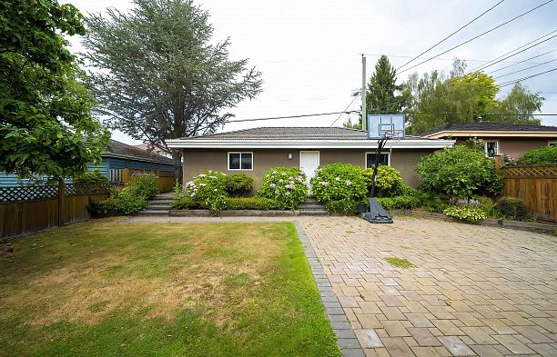2407 W 18th Avenue Arbutus