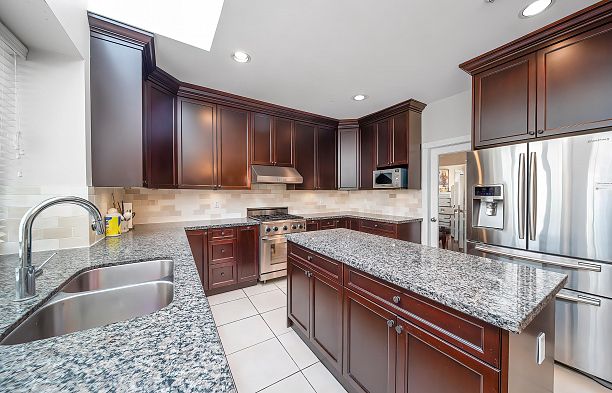 2407 W 18th Avenue Arbutus