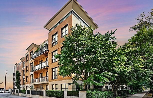 101 2065 W 12th Avenue Kitsilano