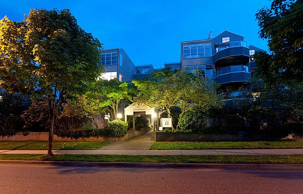 402 2250 W 3rd Avenue Kitsilano