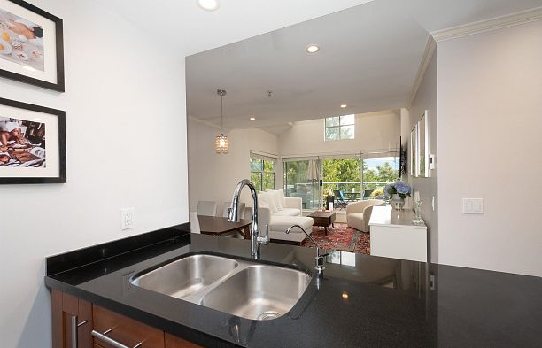 402 2250 W 3rd Avenue Kitsilano