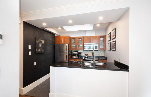 402 2250 W 3rd Avenue Kitsilano