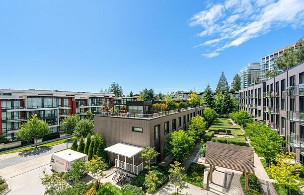 402 5629 Birney Ave. Avenue University VW