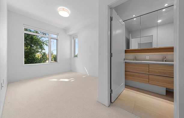 4110 Columbia Street Cambie