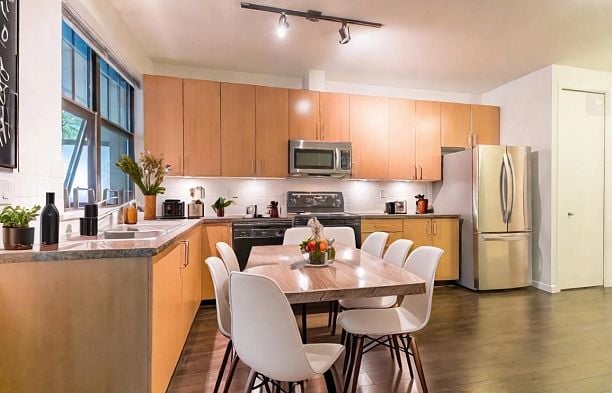 101 2065 W 12th Avenue Kitsilano