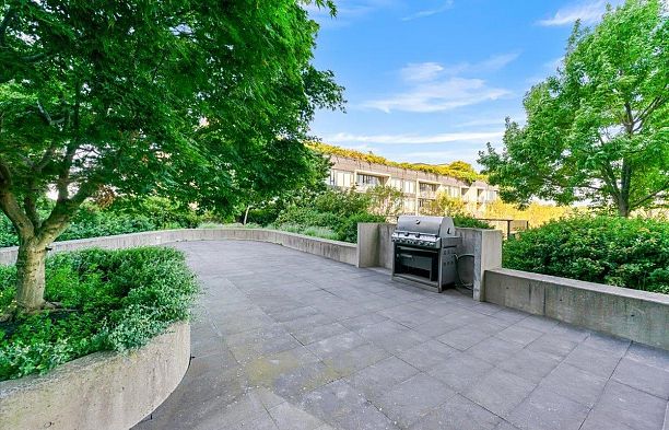 1507 8555 Granville Street S.W. Marine