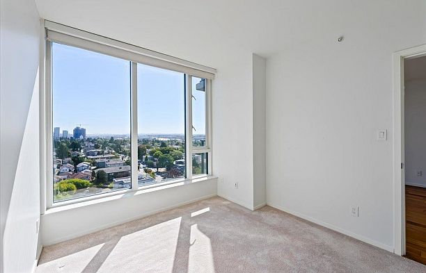 1507 8555 Granville Street S.W. Marine