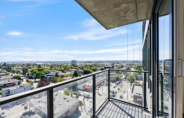 1507 8555 Granville Street S.W. Marine