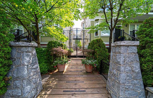 966 W 16th Avenue Cambie