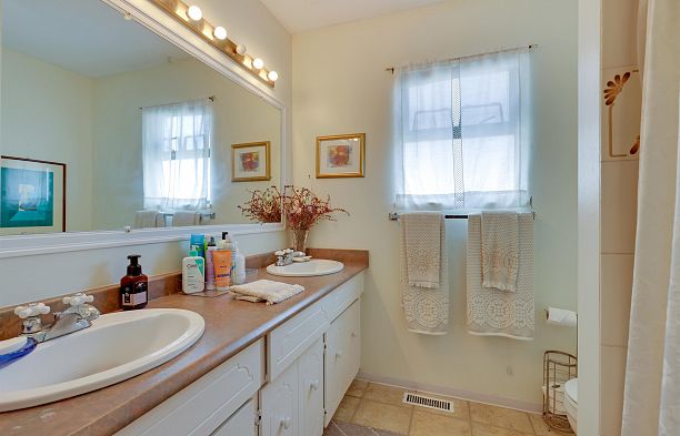 2855 W 22nd Avenue Arbutus