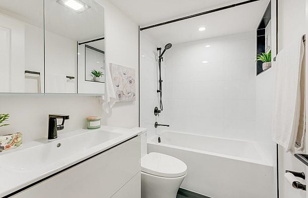 204 2181 W 12th Avenue Kitsilano