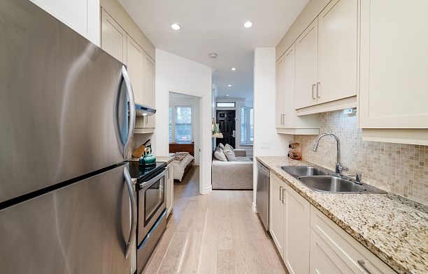 966 W 16th Avenue Cambie