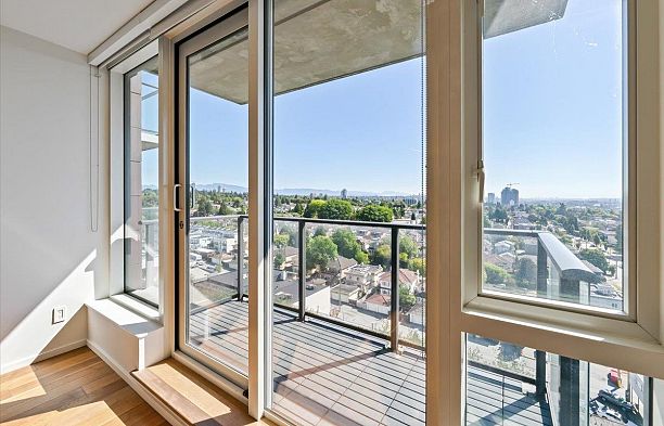 1507 8555 Granville Street S.W. Marine