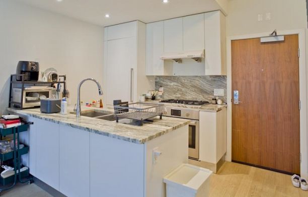302 2033 W 10th Avenue Kitsilano