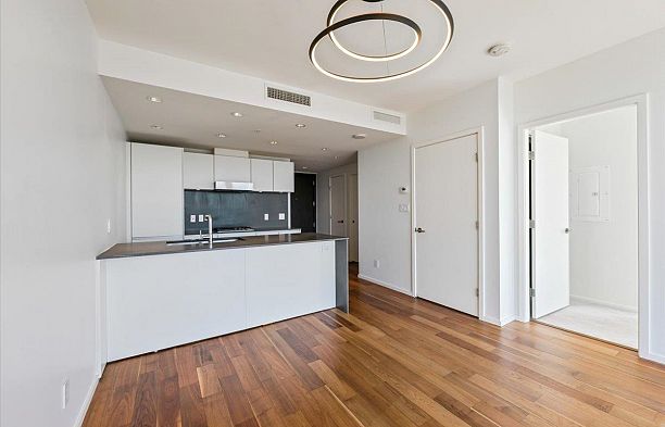 1507 8555 Granville Street S.W. Marine