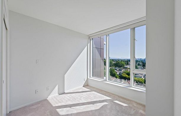 1507 8555 Granville Street S.W. Marine