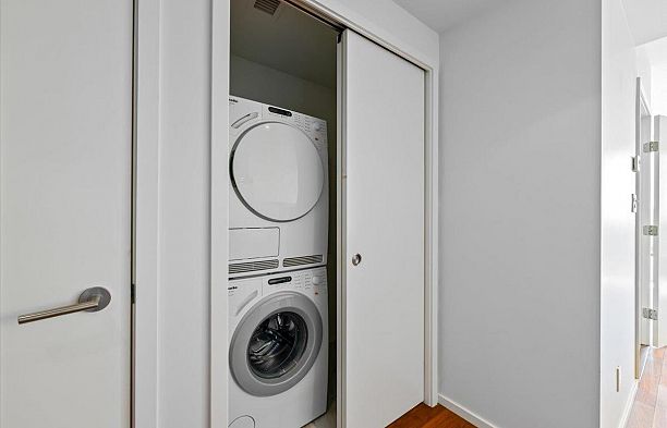 1507 8555 Granville Street S.W. Marine