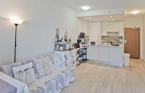 302 2033 W 10th Avenue Kitsilano