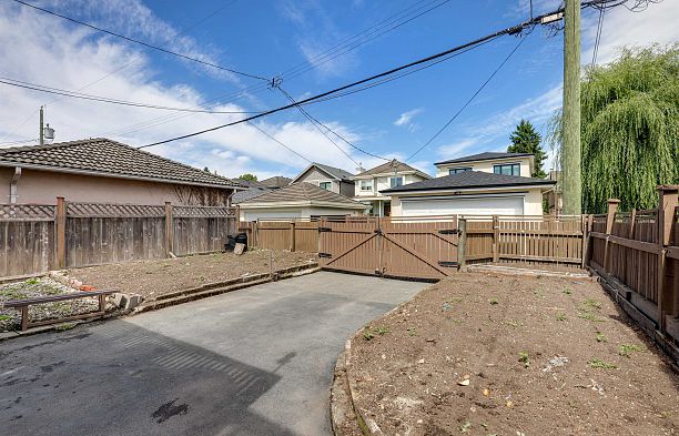 2855 W 22nd Avenue Arbutus