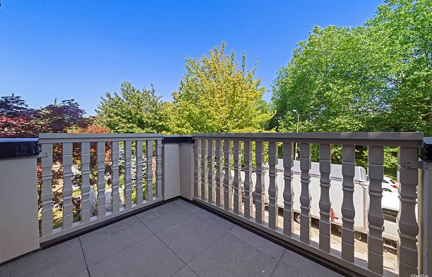 105 918 W 32nd Avenue Cambie