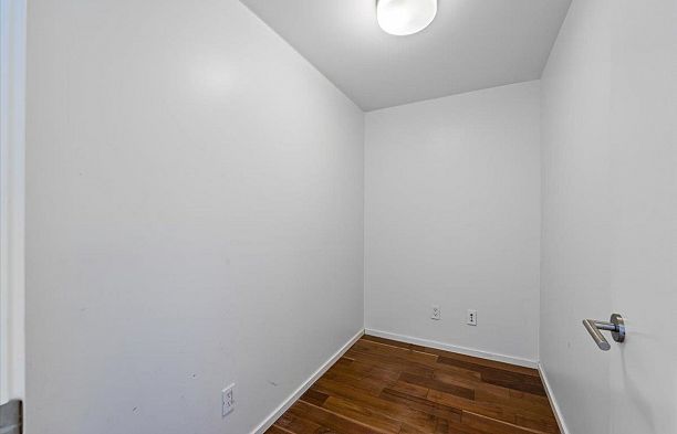 1507 8555 Granville Street S.W. Marine