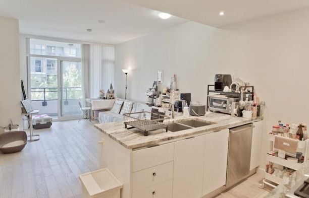 302 2033 W 10th Avenue Kitsilano