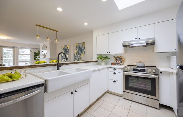 409 3580 W 41st Avenue Southlands
