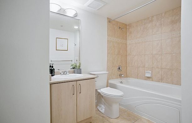 206 2226 W 12th Avenue Kitsilano