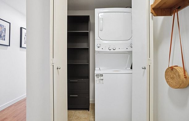 206 2226 W 12th Avenue Kitsilano