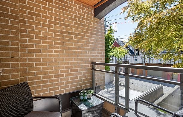 206 2226 W 12th Avenue Kitsilano