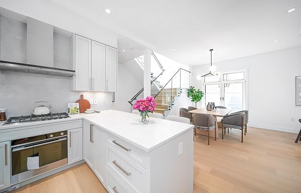 5836 Highbury Street Southlands