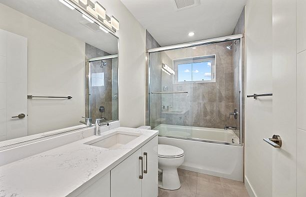 6009 Fremlin Street Oakridge VW