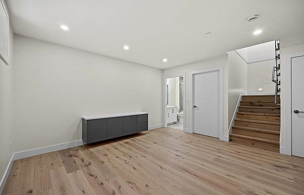 6009 Fremlin Street Oakridge VW