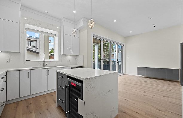 6009 Fremlin Street Oakridge VW